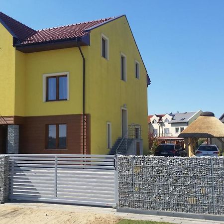 Tobi-Pokoje Goscinne Leba Exterior photo